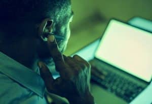 A man using bluetooth earphone device to communicate